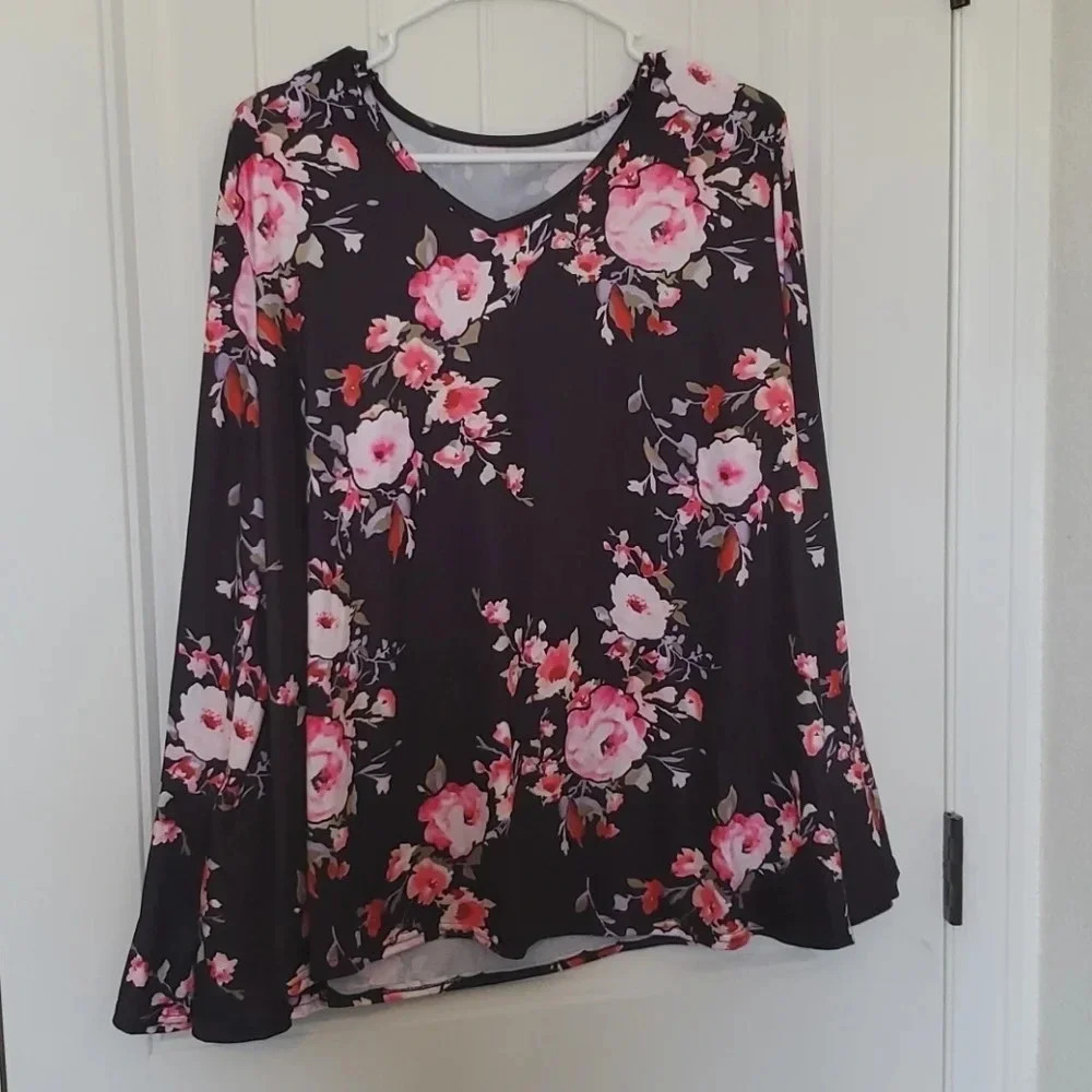 Floral XXL long sleeved black & pink bell bottom sleeves bohemian